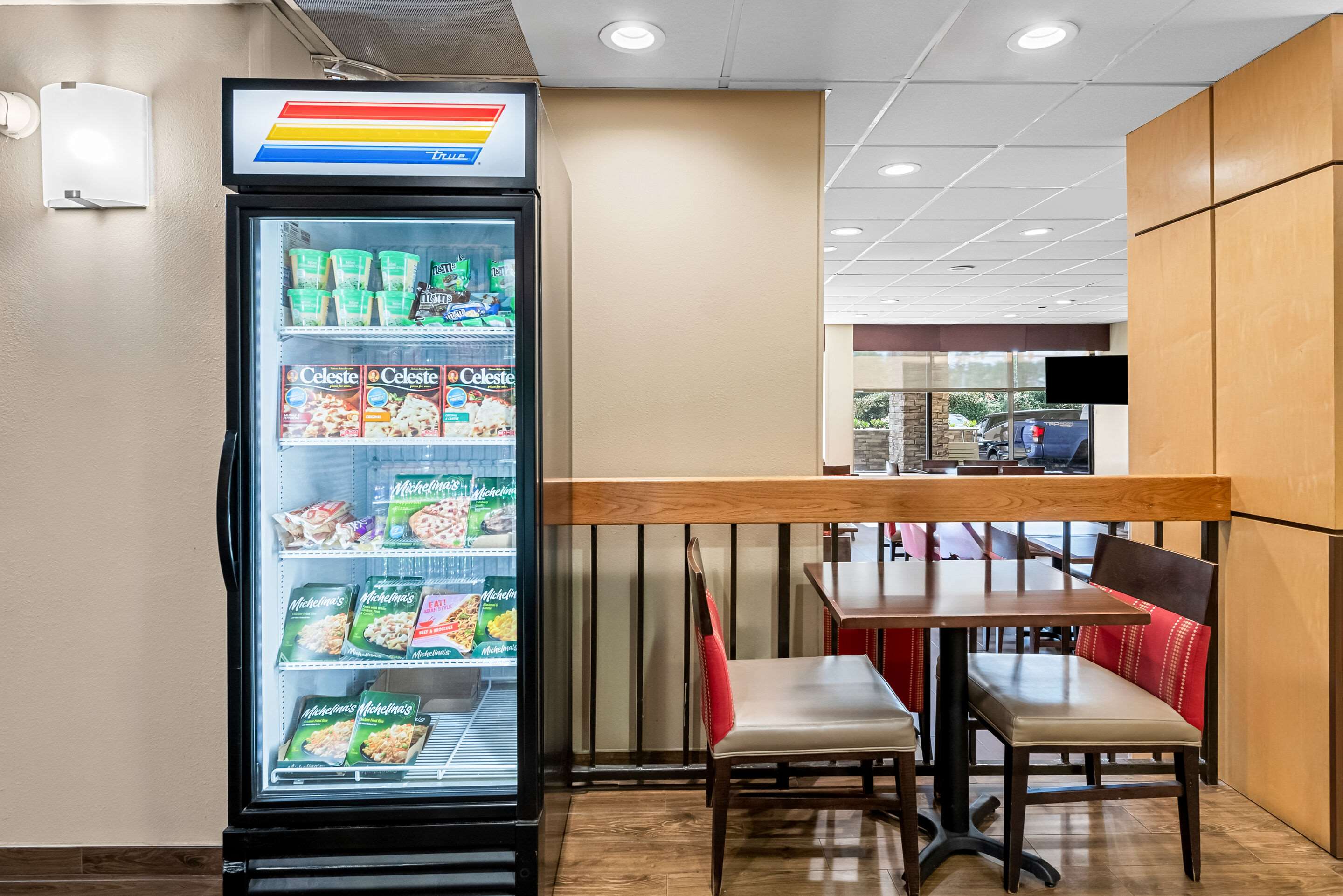 Breakfast area | Comfort Inn & Suites Durham near Duke University