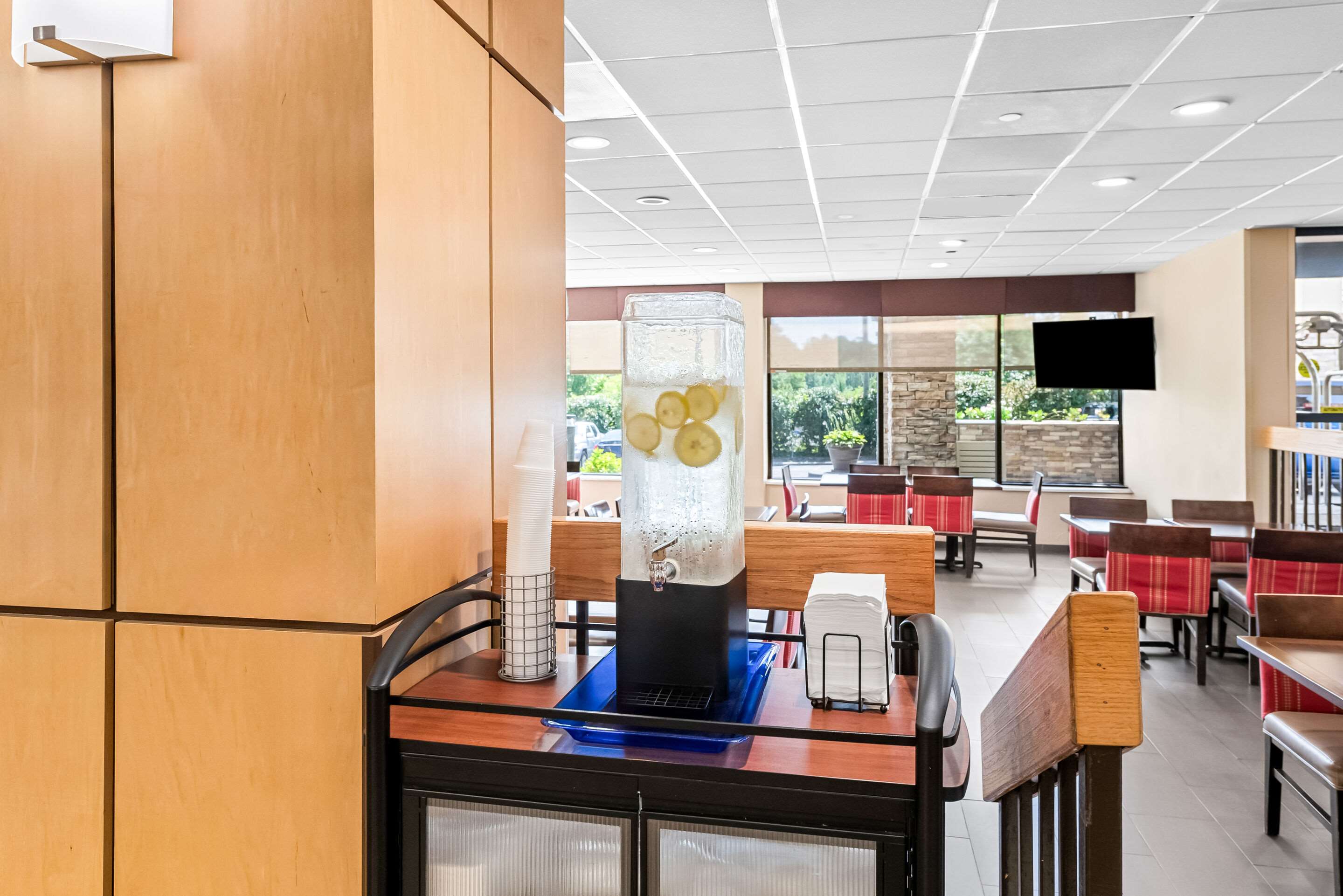 Breakfast area | Comfort Inn & Suites Durham near Duke University