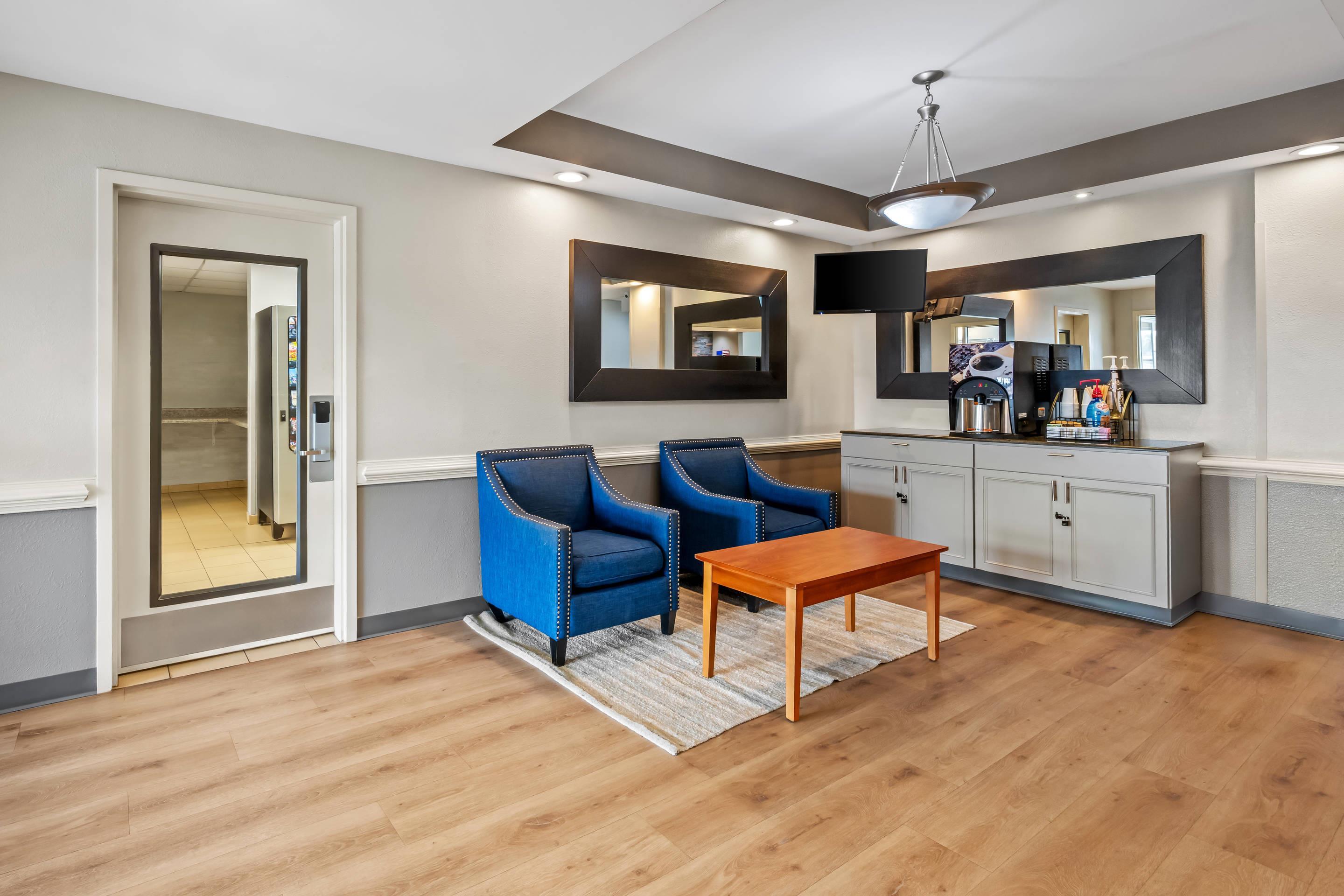 Hotel lobby | Suburban Studios Near Camp Lejeune