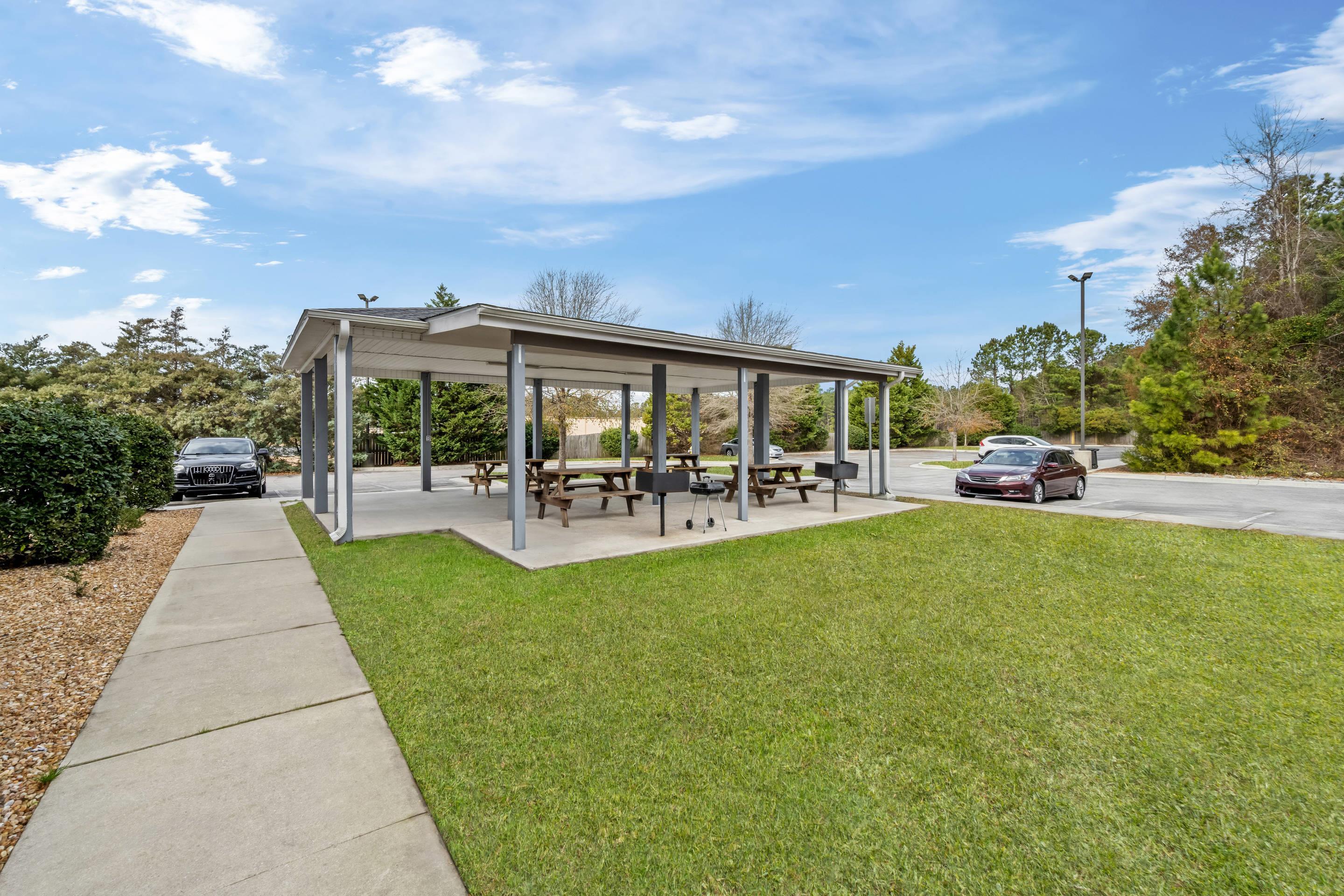 Hotel patio | Suburban Studios Near Camp Lejeune