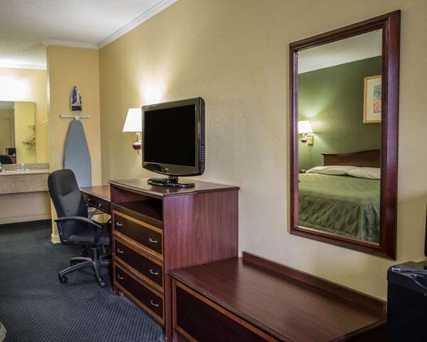  - Rodeway Inn & Suites Plymouth