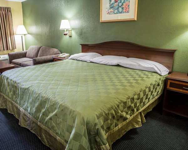  - Rodeway Inn & Suites Plymouth
