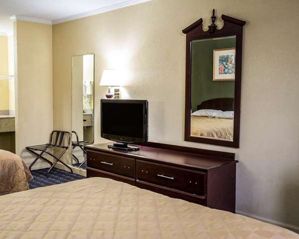  - Rodeway Inn & Suites Plymouth