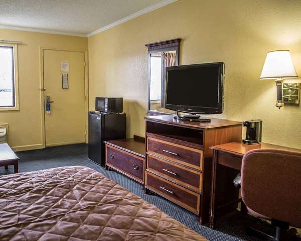  - Rodeway Inn & Suites Plymouth