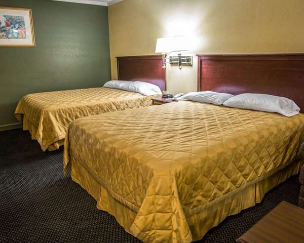 Suite - Rodeway Inn & Suites Plymouth