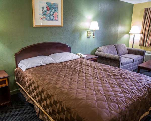  - Rodeway Inn & Suites Plymouth