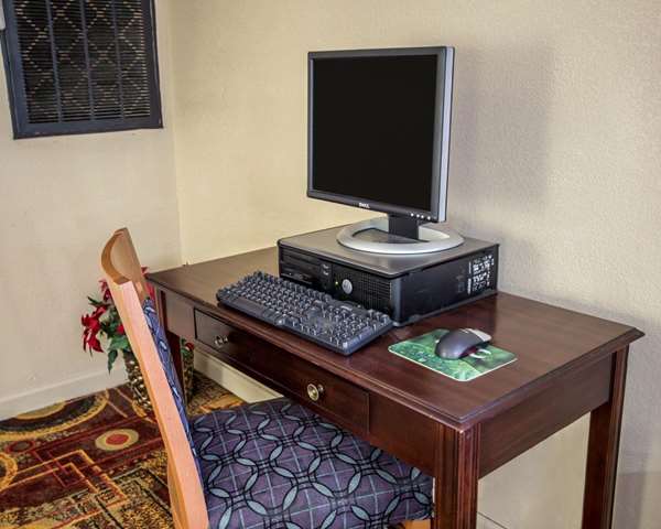 Conference Area - Rodeway Inn & Suites Plymouth