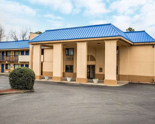 Exterior view - Rodeway Inn & Suites Plymouth
