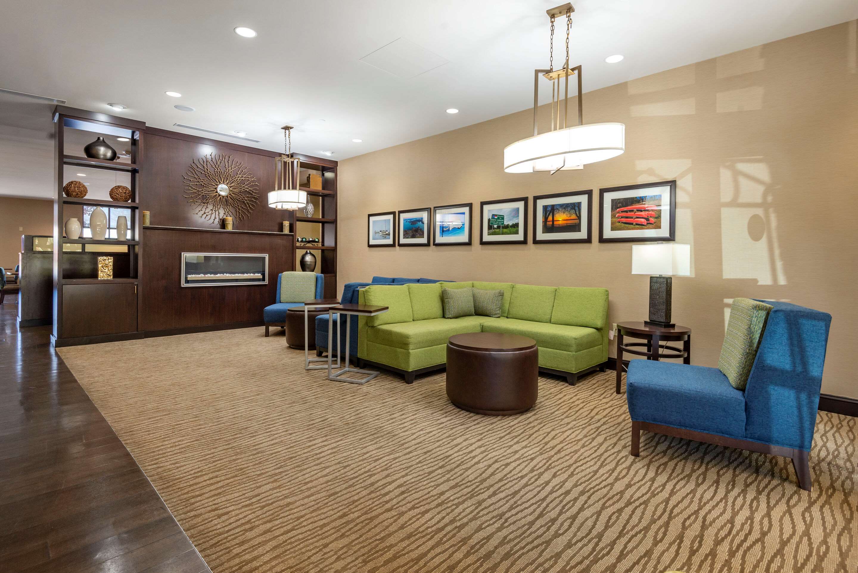 Lobby with sitting area | Comfort Suites Lake Norman - Huntersville