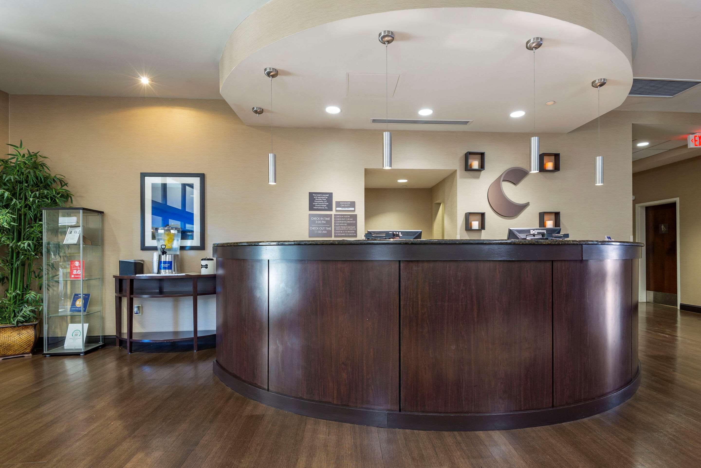Front desk | Comfort Suites Lake Norman - Huntersville