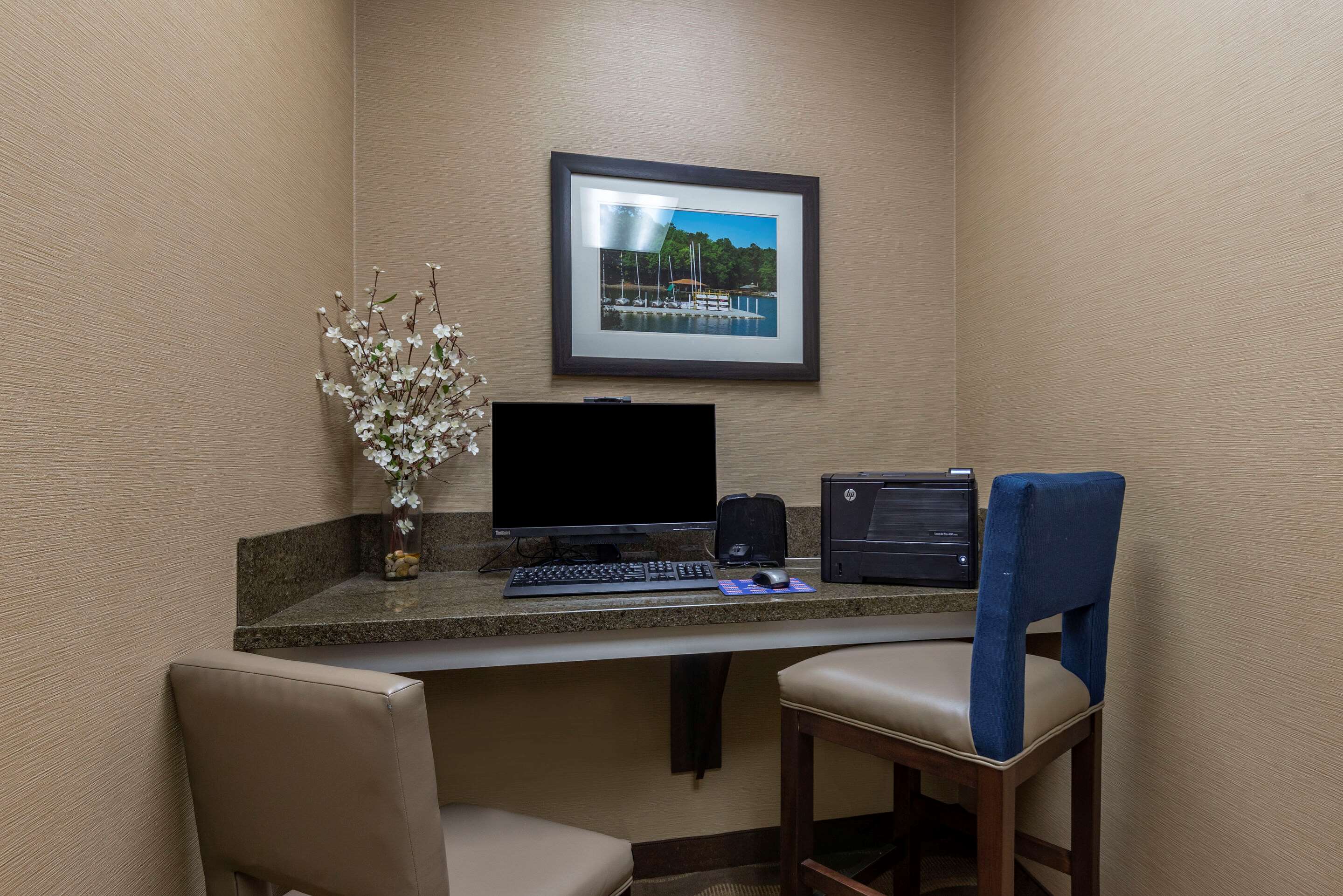 Computer in the lobby | Comfort Suites Lake Norman - Huntersville