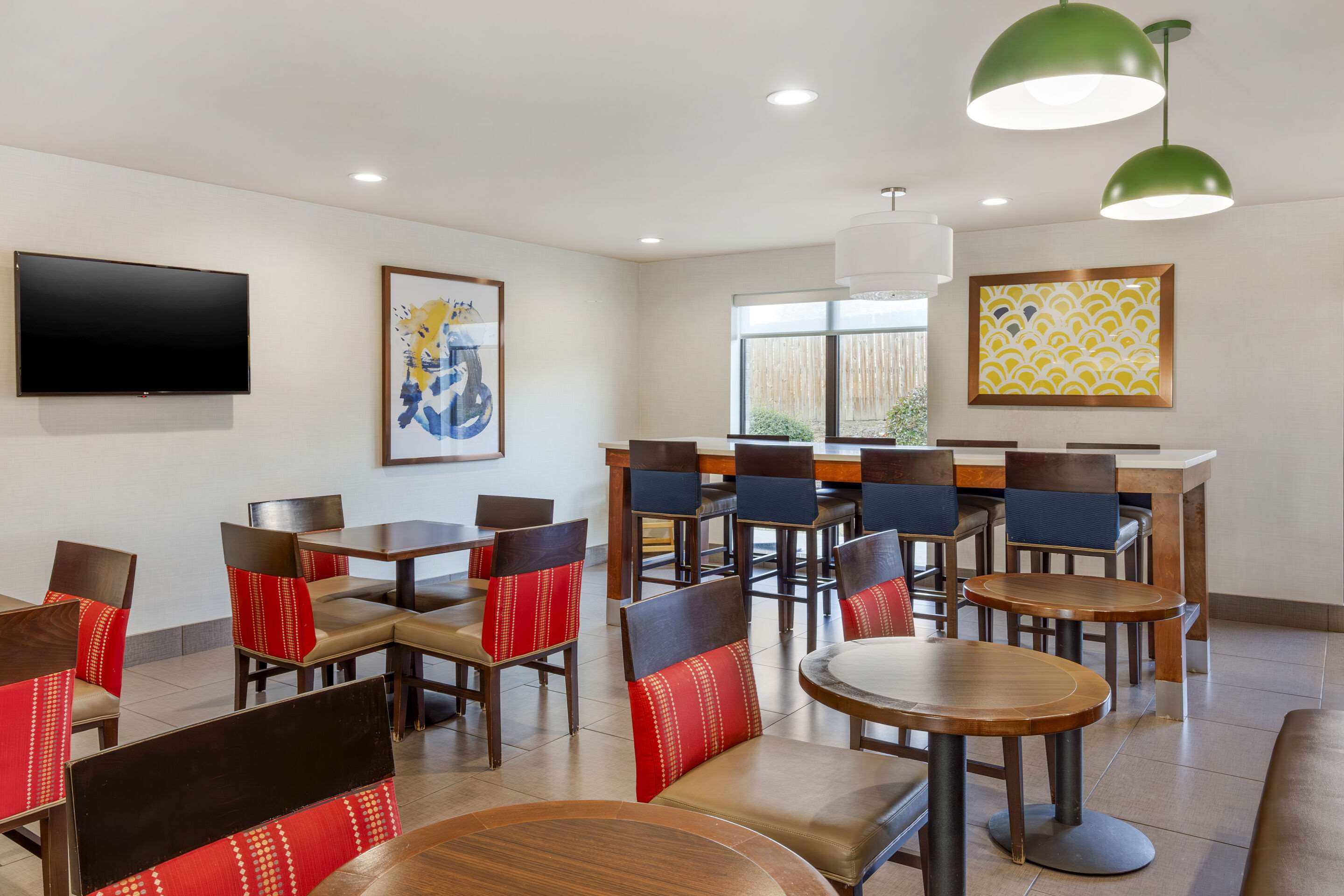 Breakfast area | Comfort Suites Whitsett - Greensboro East