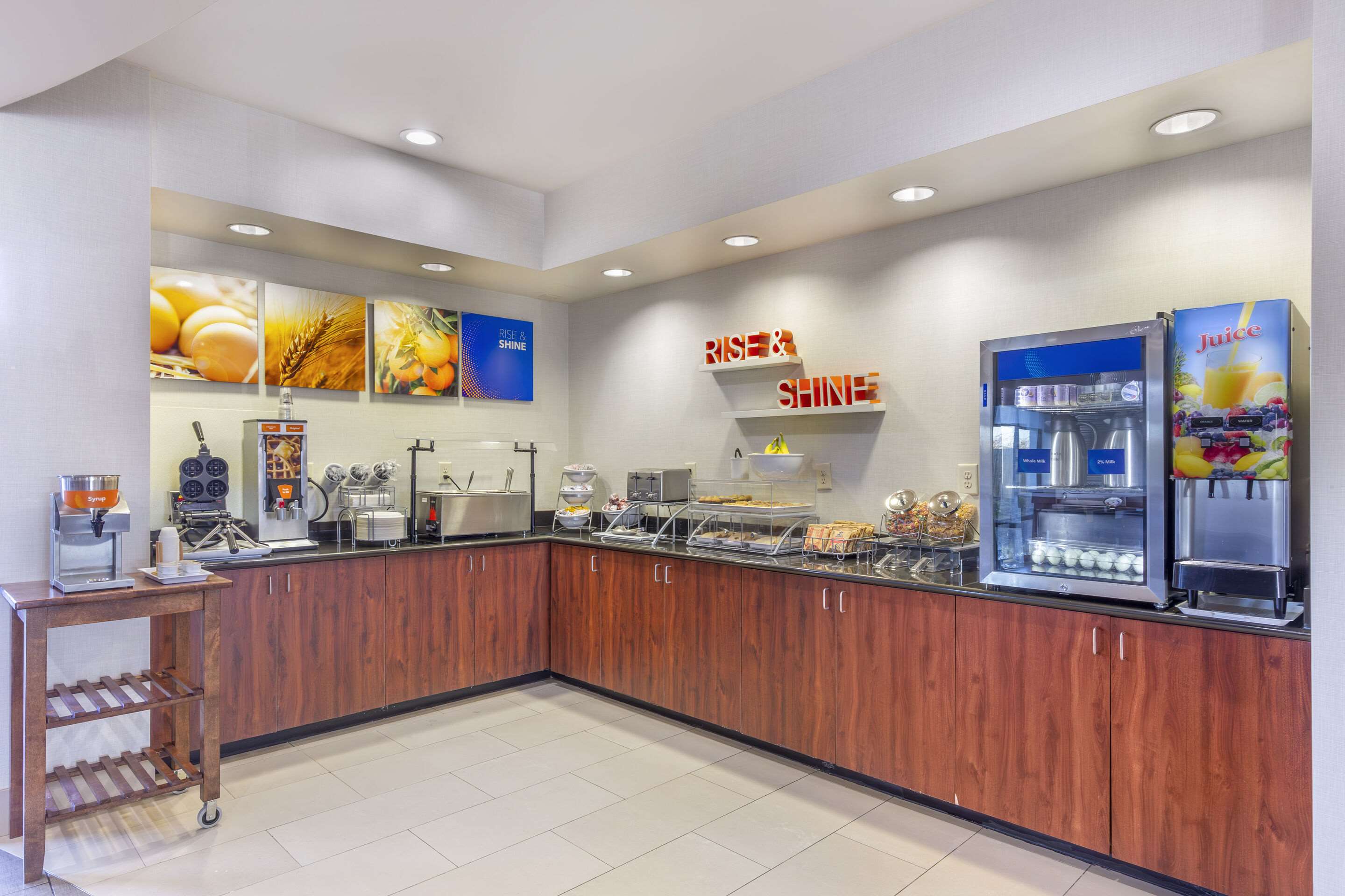 Breakfast area | Comfort Suites Whitsett - Greensboro East