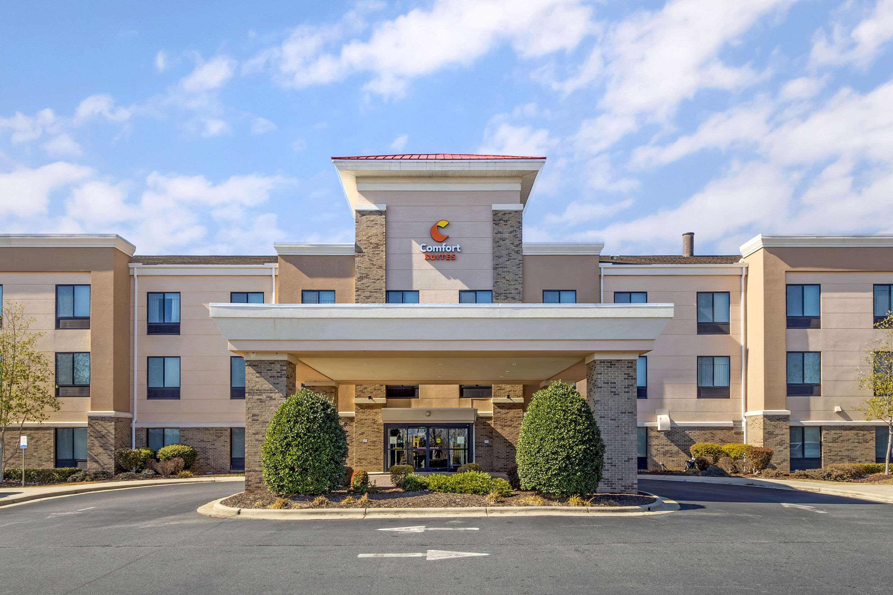 Hotel exterior | Comfort Suites Whitsett - Greensboro East