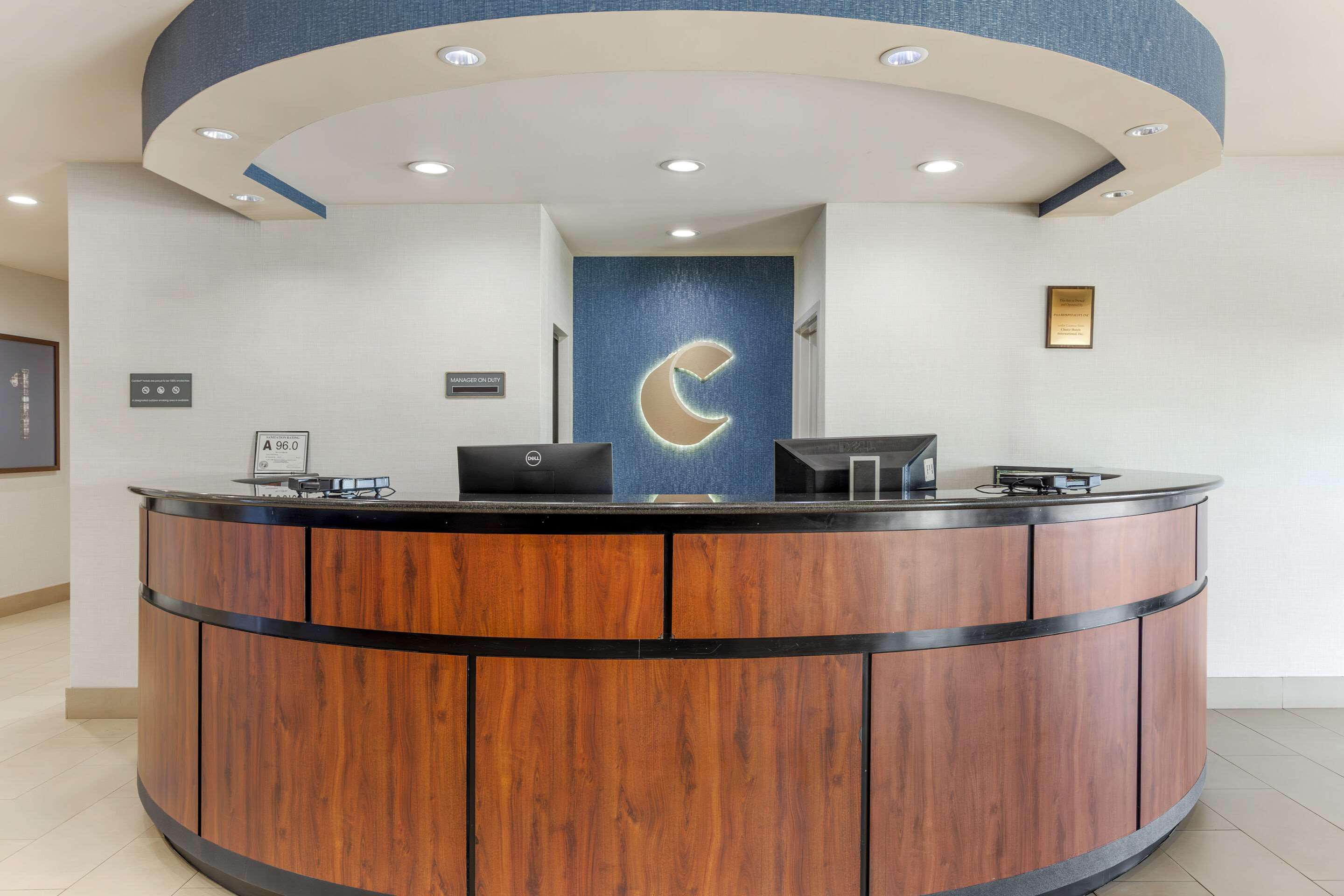 Front desk | Comfort Suites Whitsett - Greensboro East