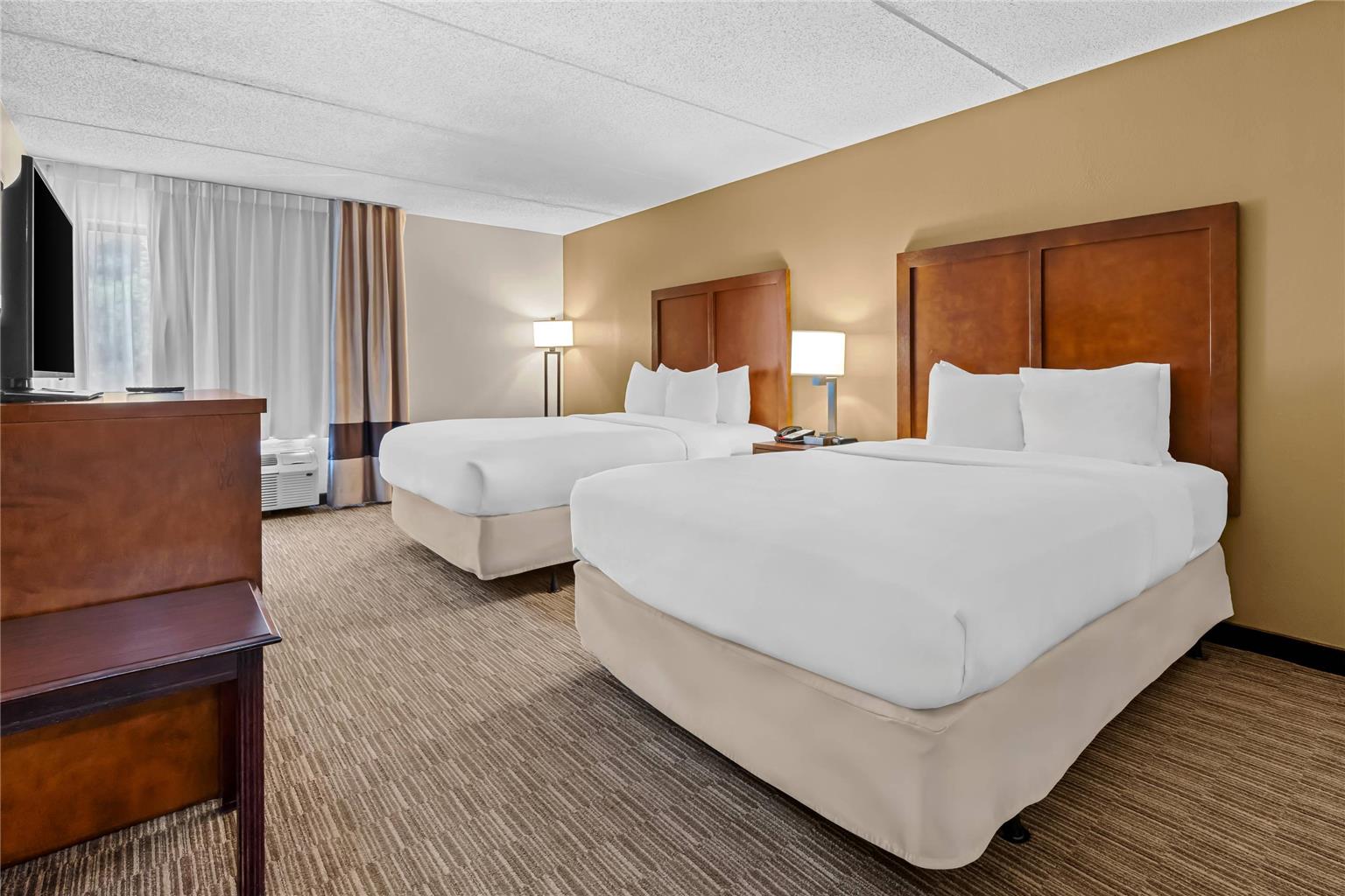 COMFORT INN AND SUITES OXFORD-guestroom-Guest Room,On-Site.jpg