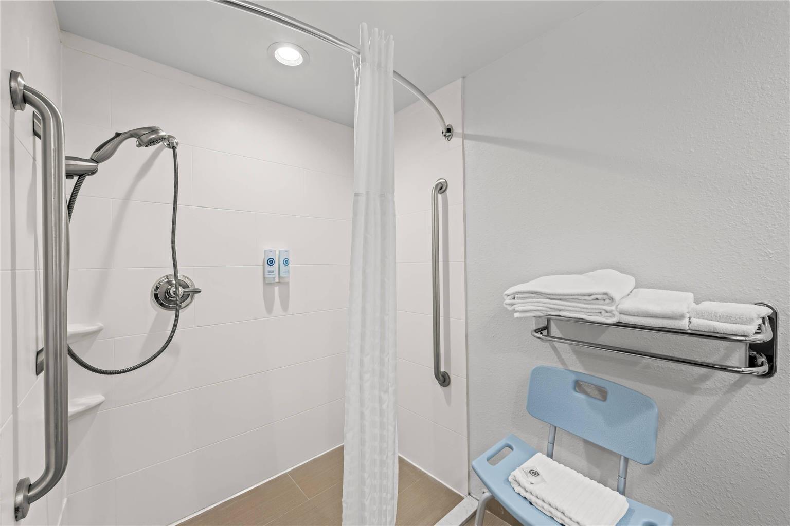 COMFORT INN AND SUITES OXFORD-guestroom-Guest Room,Bathroom,On-Site.jpg