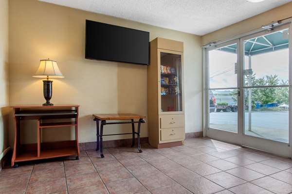  - Rodeway Inn Asheville - I-40, Exit 44