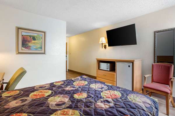  - Rodeway Inn Asheville - I-40, Exit 44