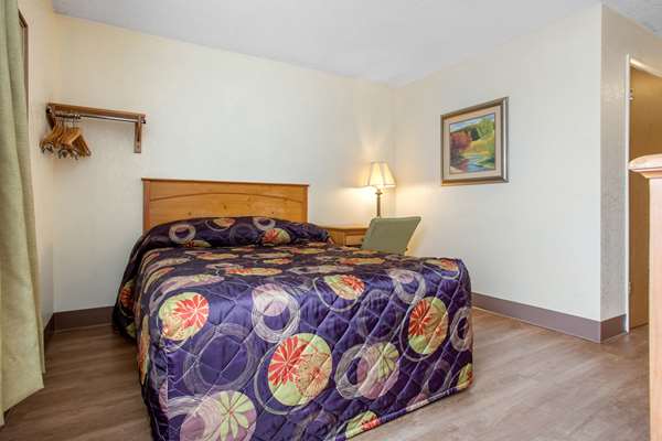  - Rodeway Inn Asheville - I-40, Exit 44
