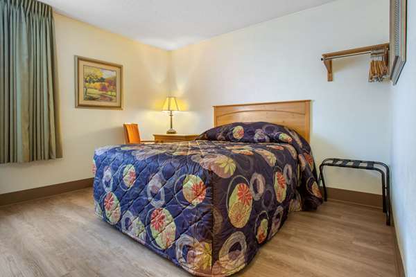  - Rodeway Inn Asheville - I-40, Exit 44