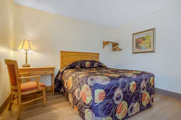  - Rodeway Inn Asheville - I-40, Exit 44