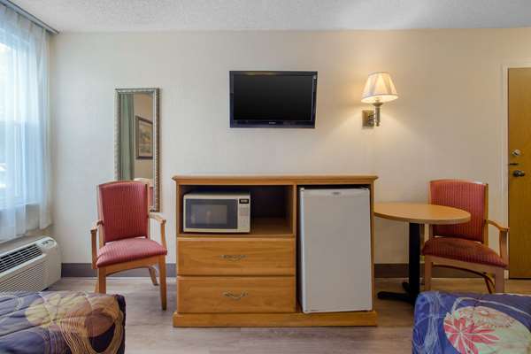  - Rodeway Inn Asheville - I-40, Exit 44