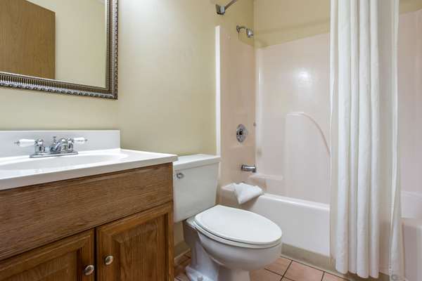  - Rodeway Inn Asheville - I-40, Exit 44