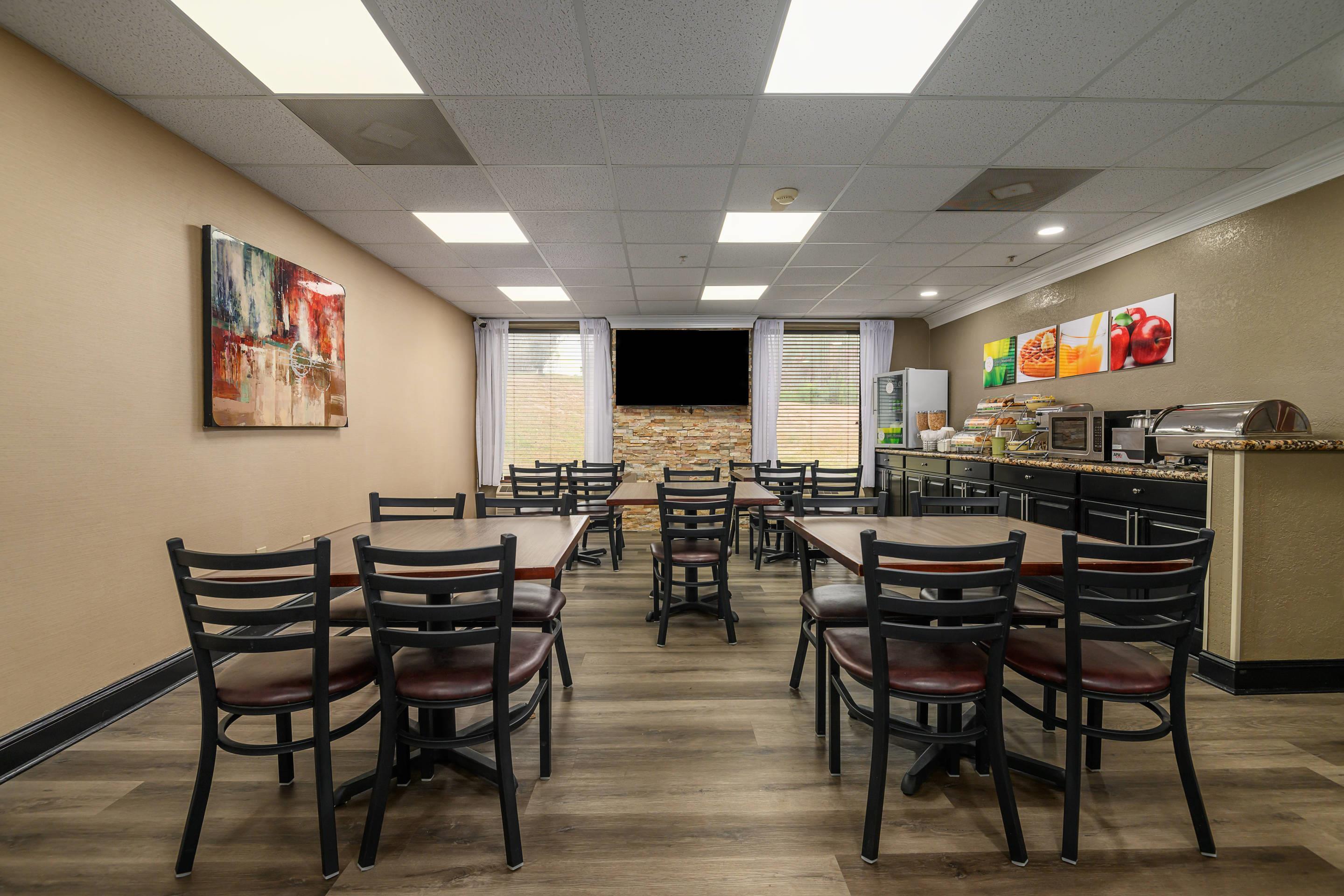 Breakfast area | Quality Inn & Suites