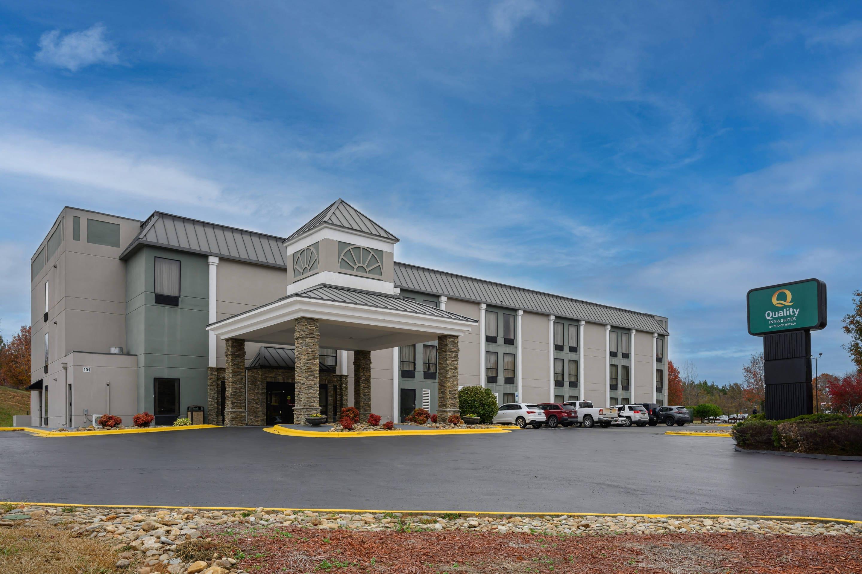 Hotel Entrance | Quality Inn & Suites