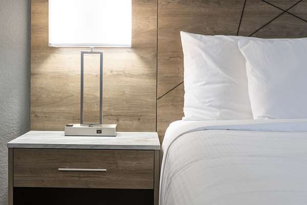  - Rodeway Inn & Suites Asheville - I-26, Exit 33