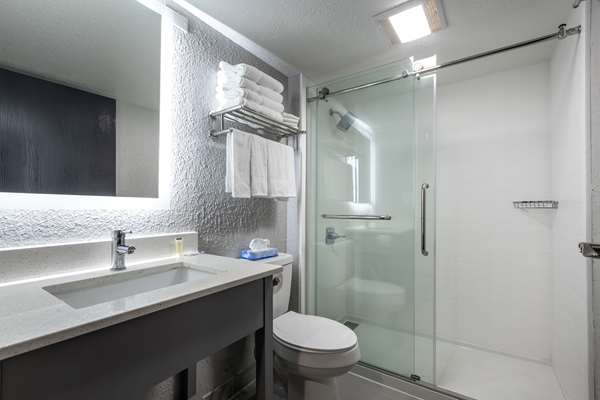  - Rodeway Inn & Suites Asheville - I-26, Exit 33