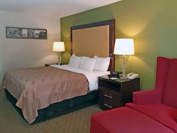  - Quality Inn Morganton - I-40, Exit 105