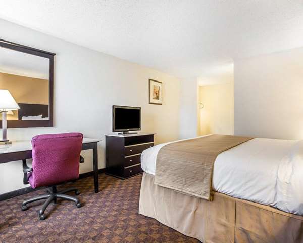 Suite - Quality Inn & Suites Coliseum Greensboro - I-40, Exit 217