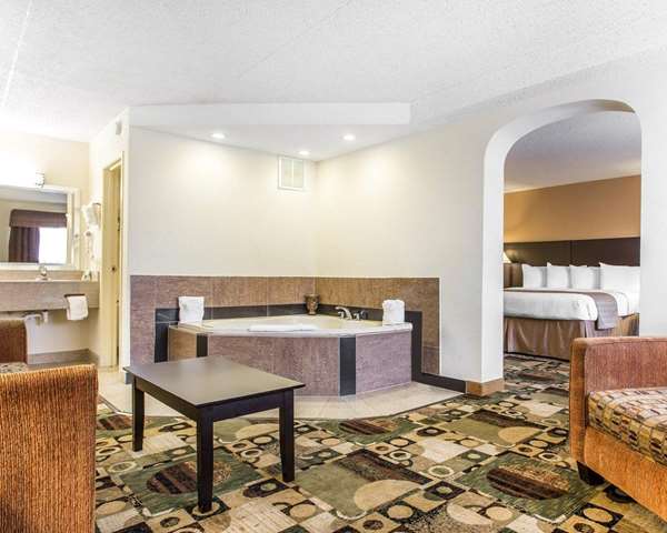 Suite - Quality Inn & Suites Coliseum Greensboro - I-40, Exit 217