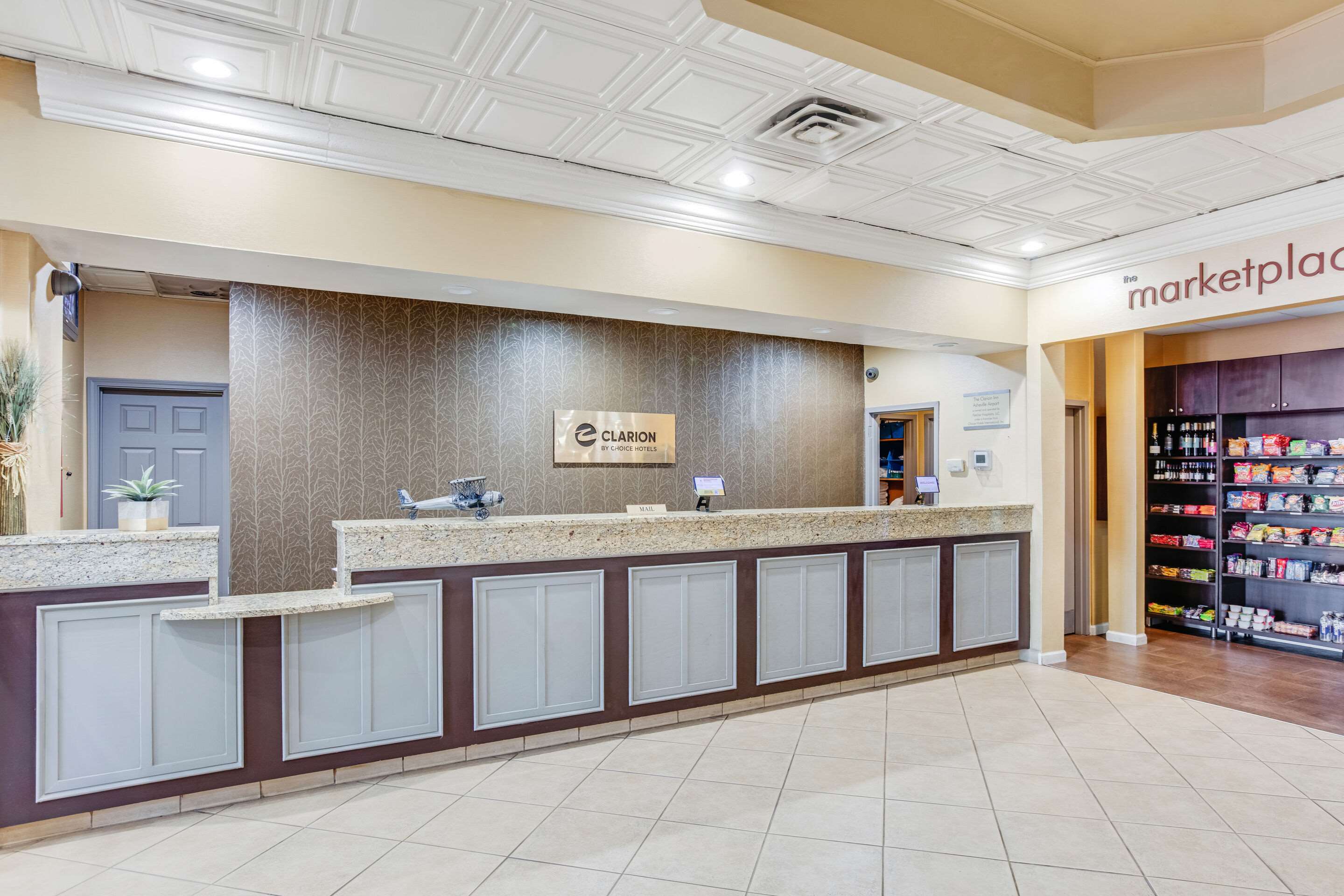 Front desk | Clarion Inn Asheville Airport