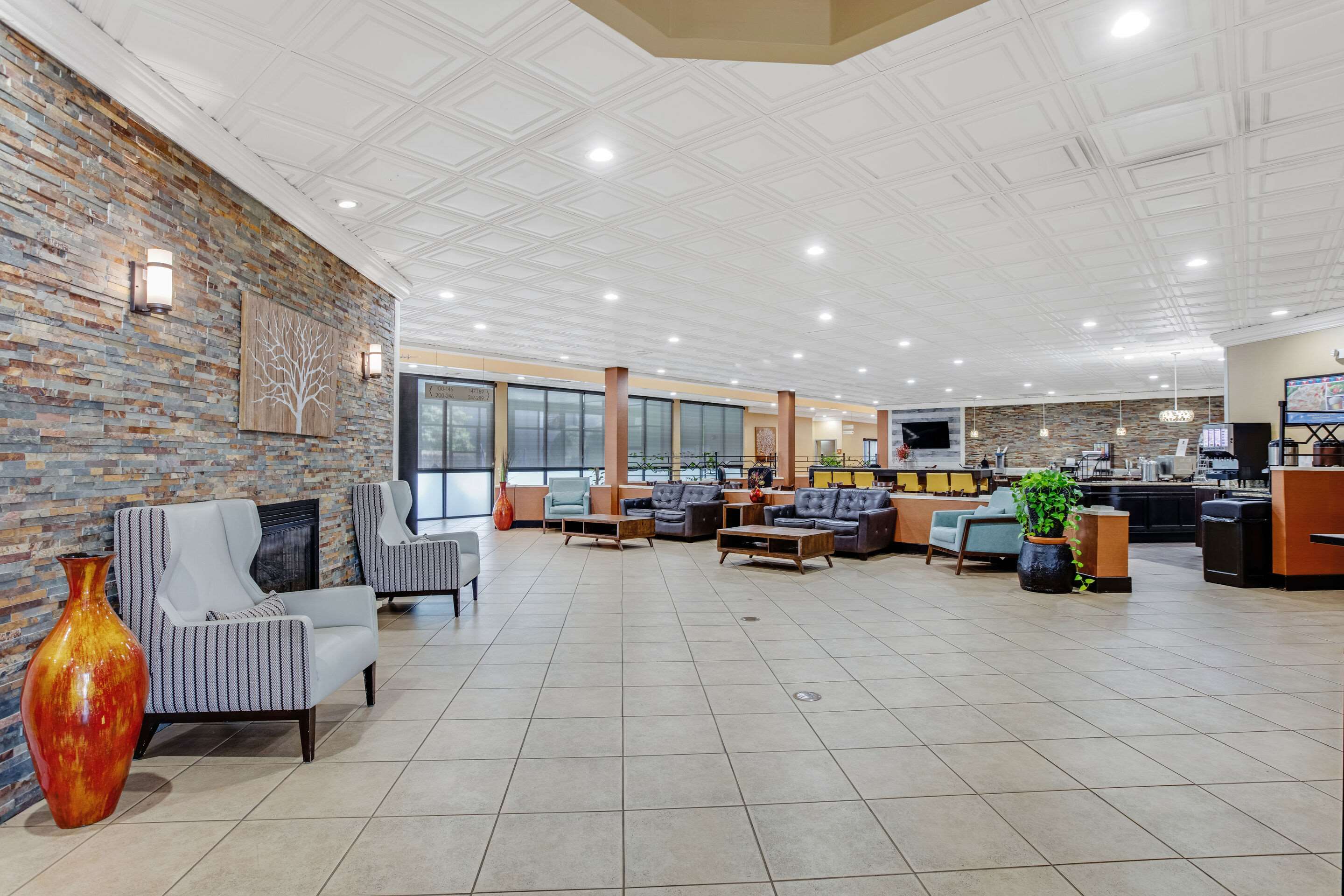 Hotel lobby | Clarion Inn Asheville Airport