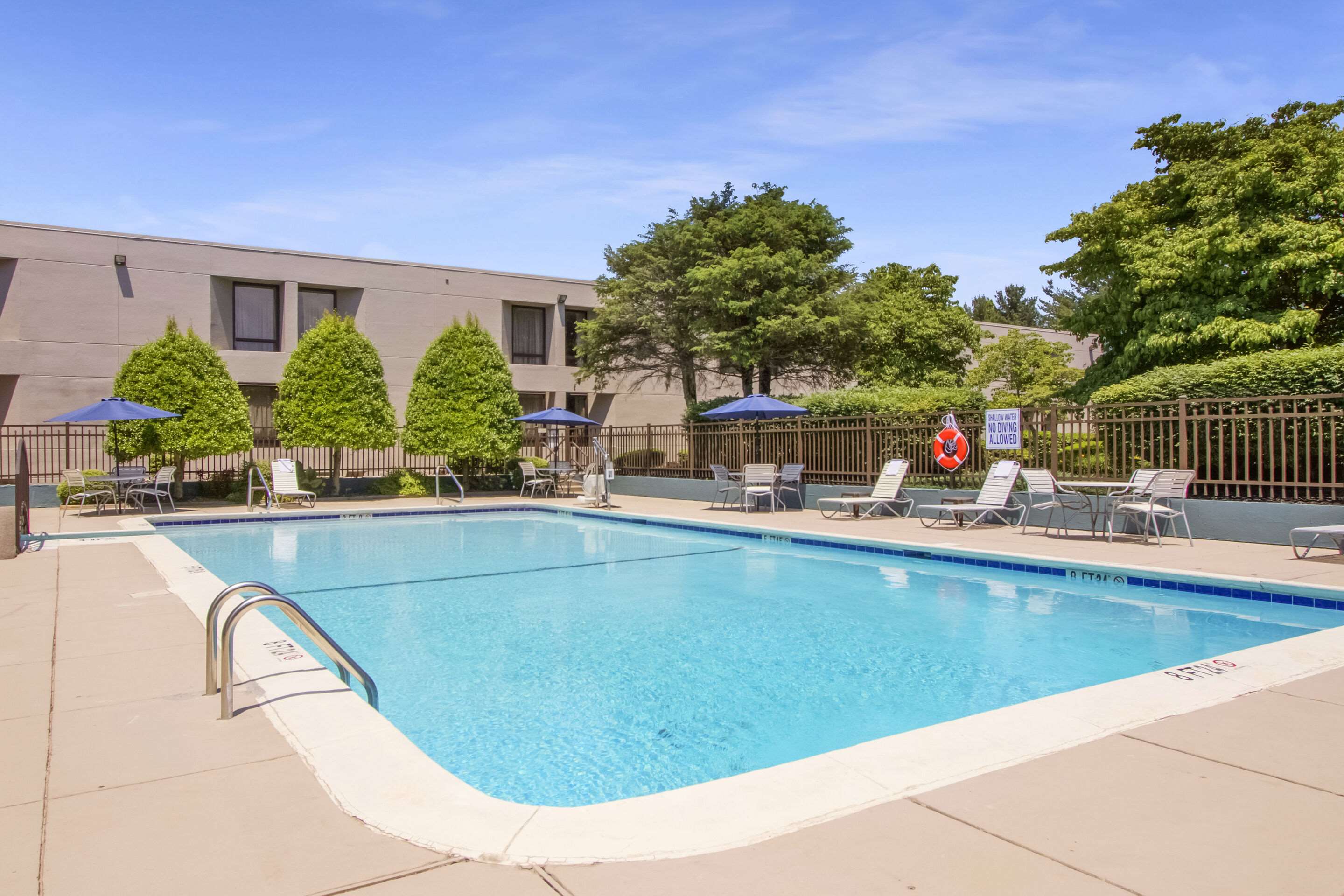 Outdoor pool | Clarion Inn Asheville Airport