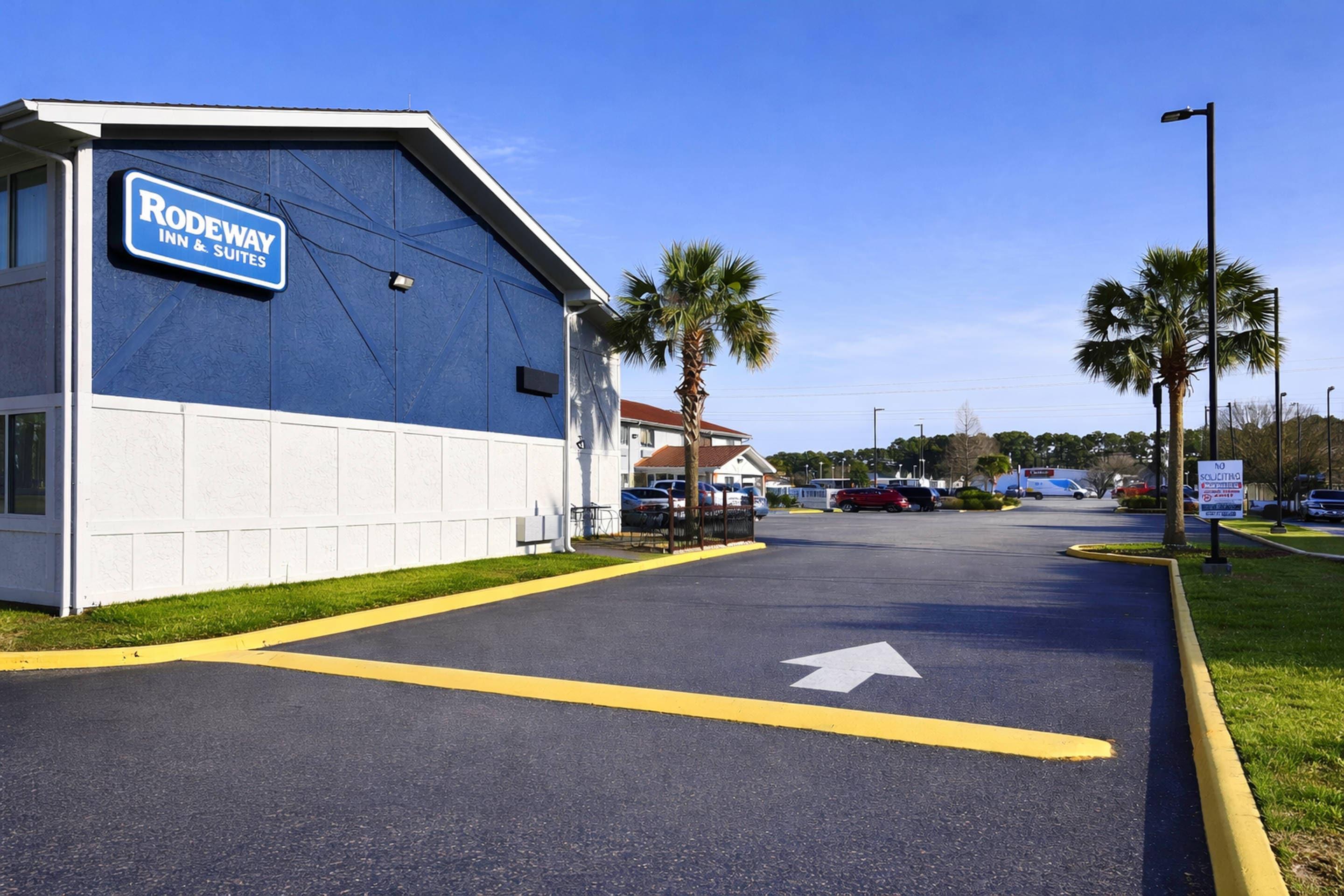 Hotel exterior | Rodeway Inn & Suites Jacksonville near Camp Lejeune