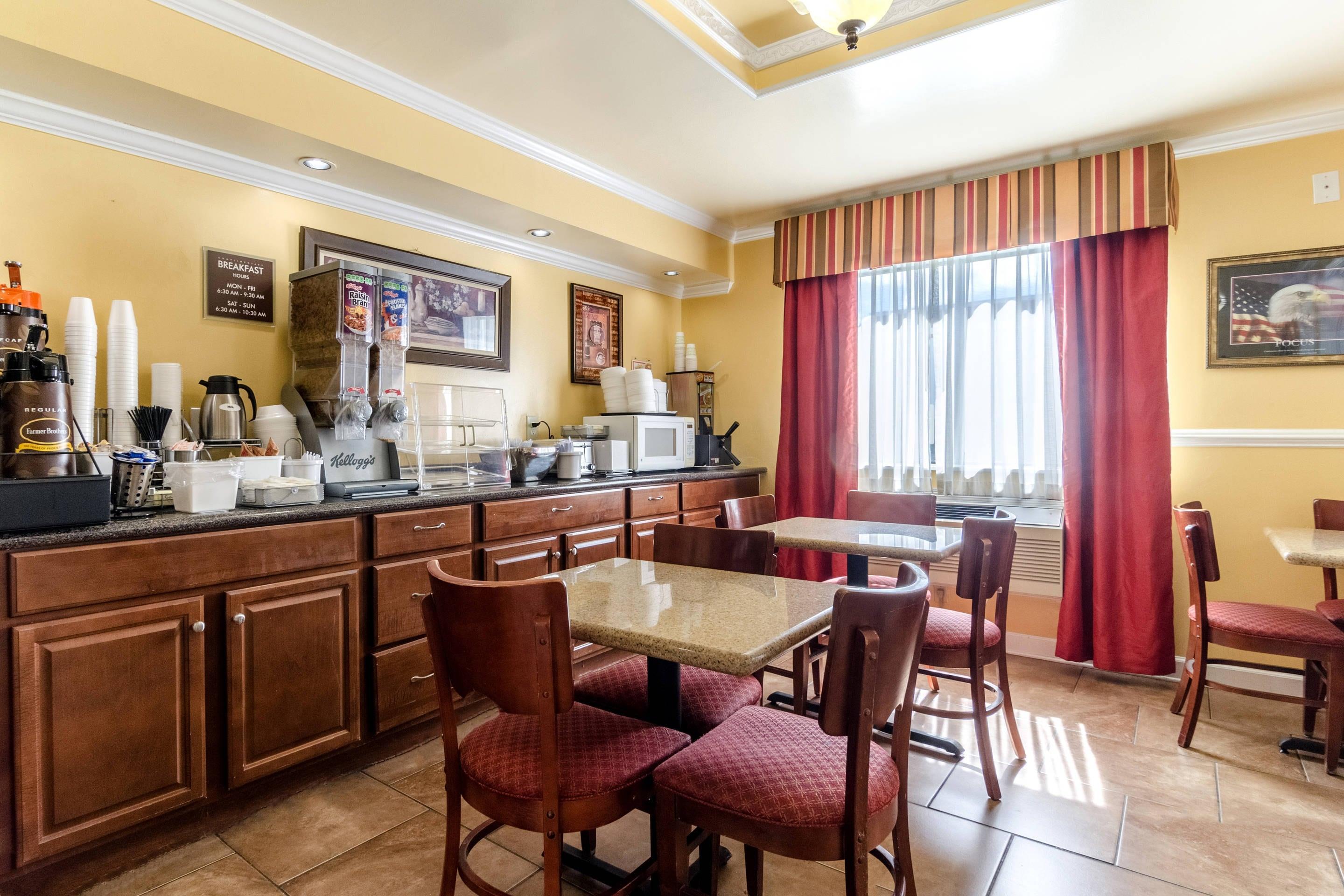Breakfast area | Rodeway Inn & Suites Jacksonville near Camp Lejeune