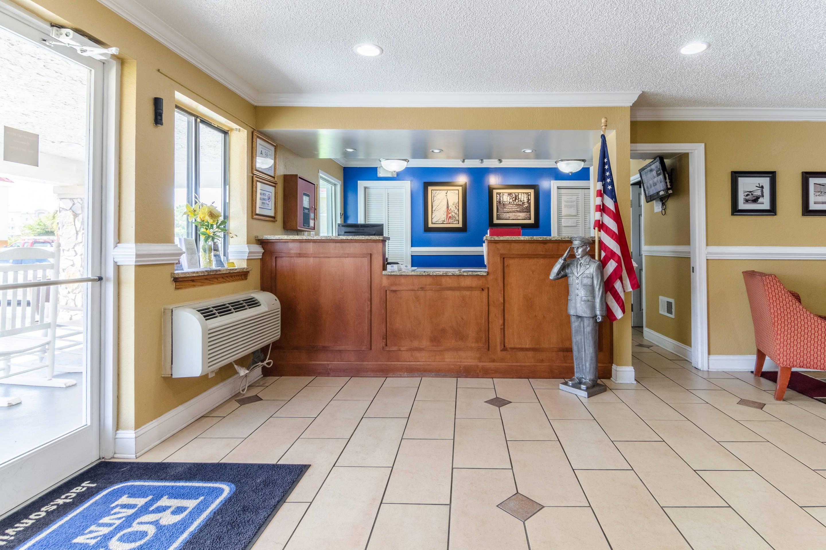 Lobby | Rodeway Inn & Suites Jacksonville near Camp Lejeune
