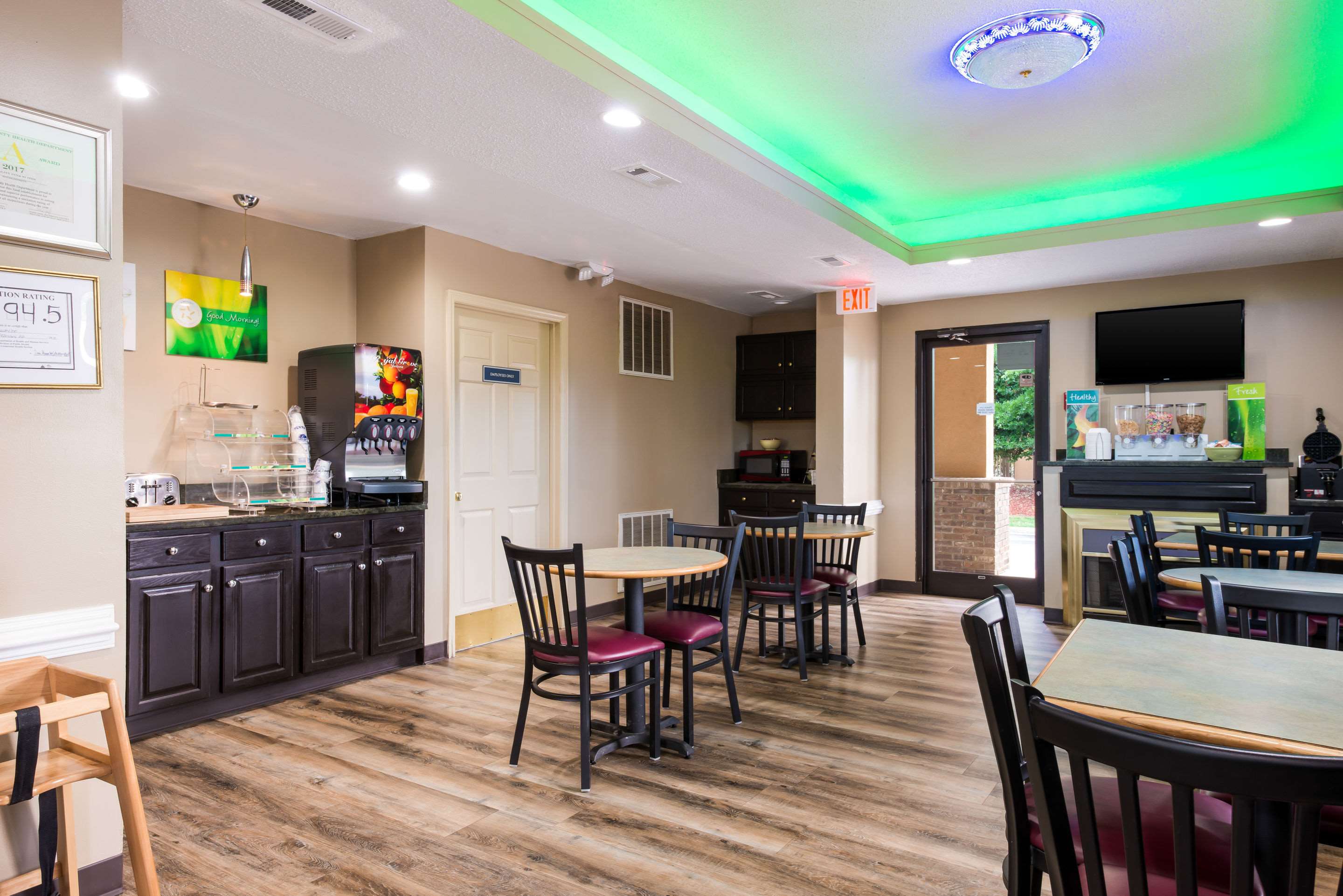 Breakfast area
