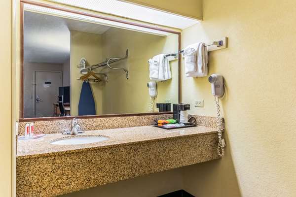  - Econo Lodge Whiteville