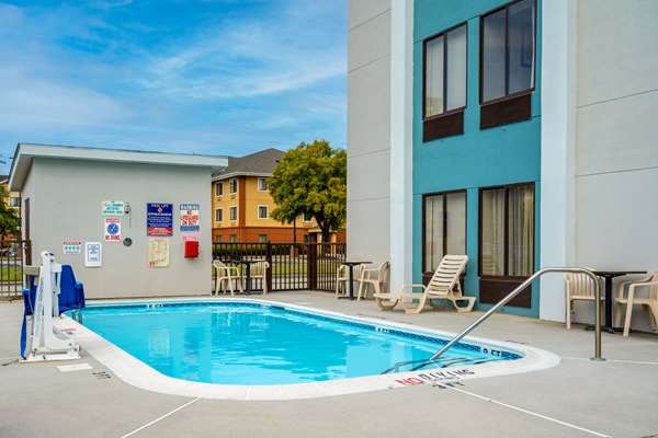 Pool - Quality Inn Jacksonville