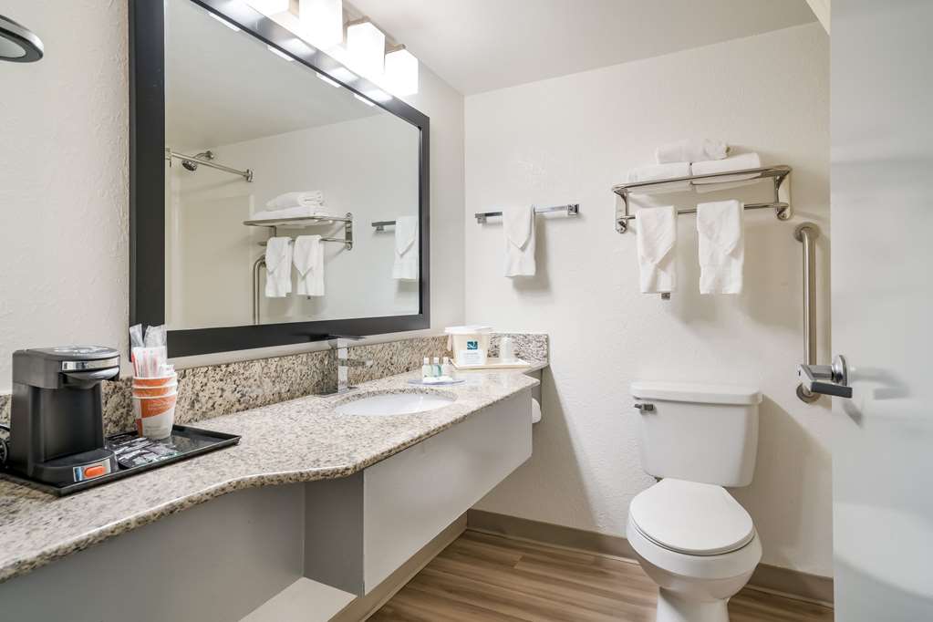 QUALITY INN JACKSONVILLE NEAR CAMP-guestroom-Guest Room,Bathroom,On-Site.jpg