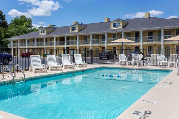 Pool - Quality Inn Laurinburg - I-74, Exit 183