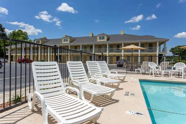 Pool - Quality Inn Laurinburg - I-74, Exit 183