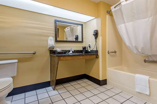  - Quality Inn Laurinburg - I-74, Exit 183