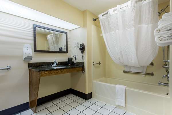  - Quality Inn Laurinburg - I-74, Exit 183