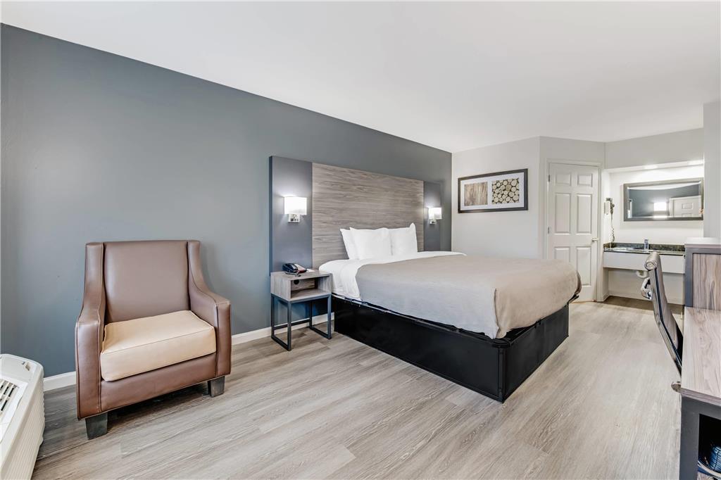 QUALITY INN LAURINBURG-guestroom-Guest Room,On-Site.jpg